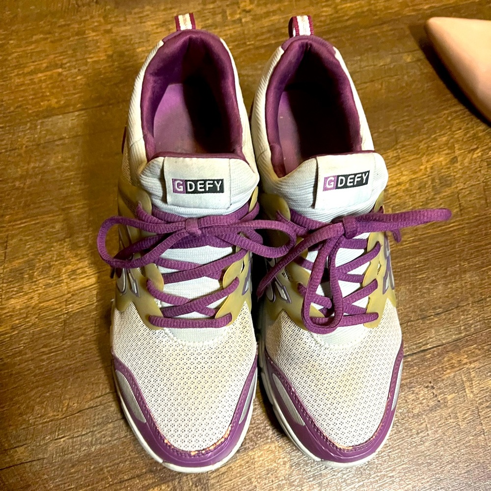 Gravity Defying shoes in perfect condition, high quality shoes for workout